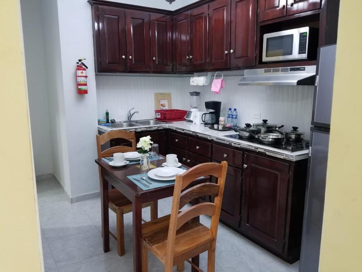 Royal View Apartment Plus Cidade de Belize Exterior foto